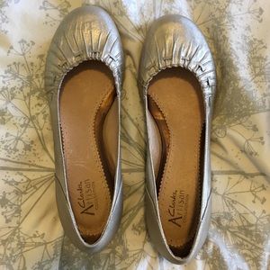 Clarks Artisan silver / gold flats